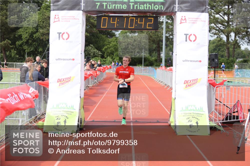 14.06.2026 - 7 Türme Triathlon Andreas Tolksdorf http://msf.ph/oto/9799358 14.06.2026 15:10:41 Ziel 1062 meine-sportfotos.de