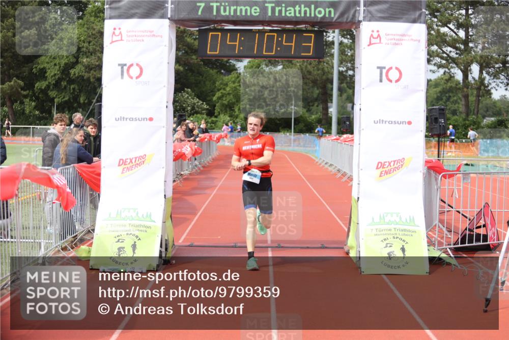 14.06.2026 - 7 Türme Triathlon Andreas Tolksdorf http://msf.ph/oto/9799359 14.06.2026 15:10:41 Ziel 1062 meine-sportfotos.de