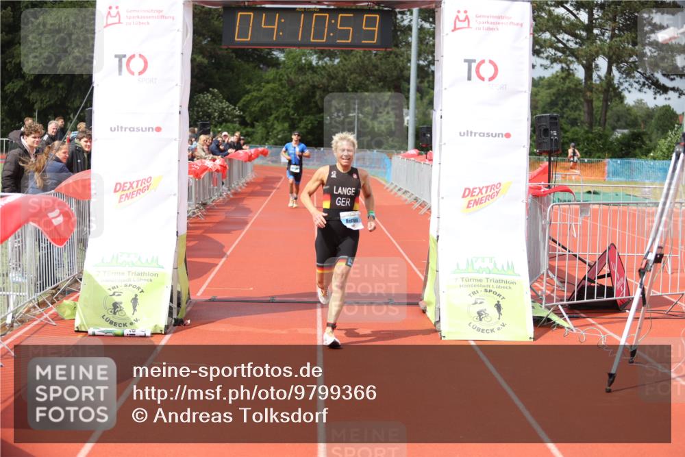 14.06.2026 - 7 Türme Triathlon Andreas Tolksdorf http://msf.ph/oto/9799366 14.06.2026 15:10:57 Ziel 931, 1042 meine-sportfotos.de