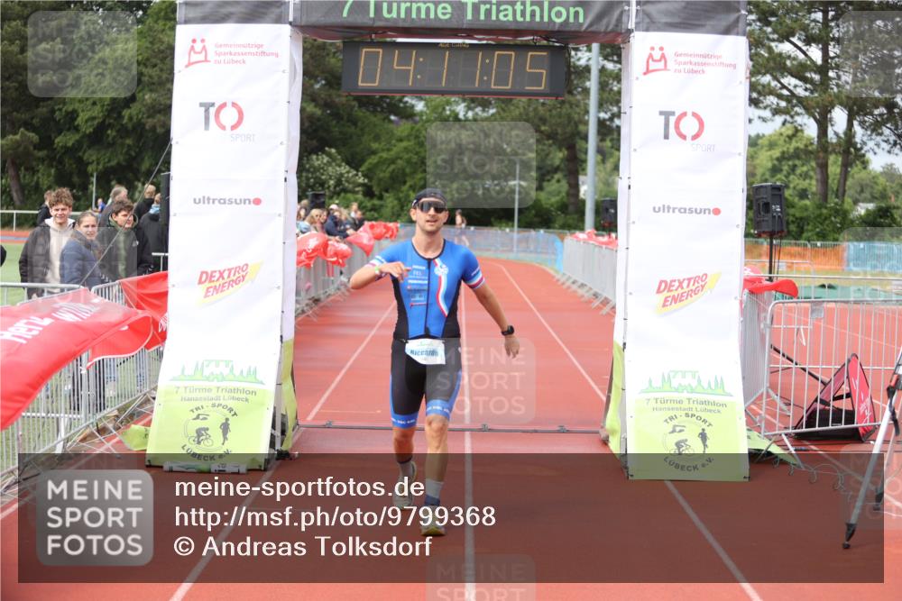 14.06.2026 - 7 Türme Triathlon Andreas Tolksdorf http://msf.ph/oto/9799368 14.06.2026 15:11:04 Ziel 931, 1042 meine-sportfotos.de