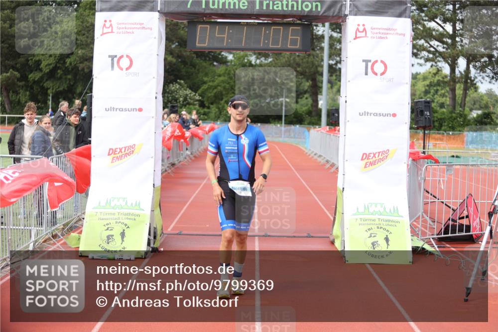 14.06.2026 - 7 Türme Triathlon Andreas Tolksdorf http://msf.ph/oto/9799369 14.06.2026 15:11:04 Ziel 931, 1042 meine-sportfotos.de