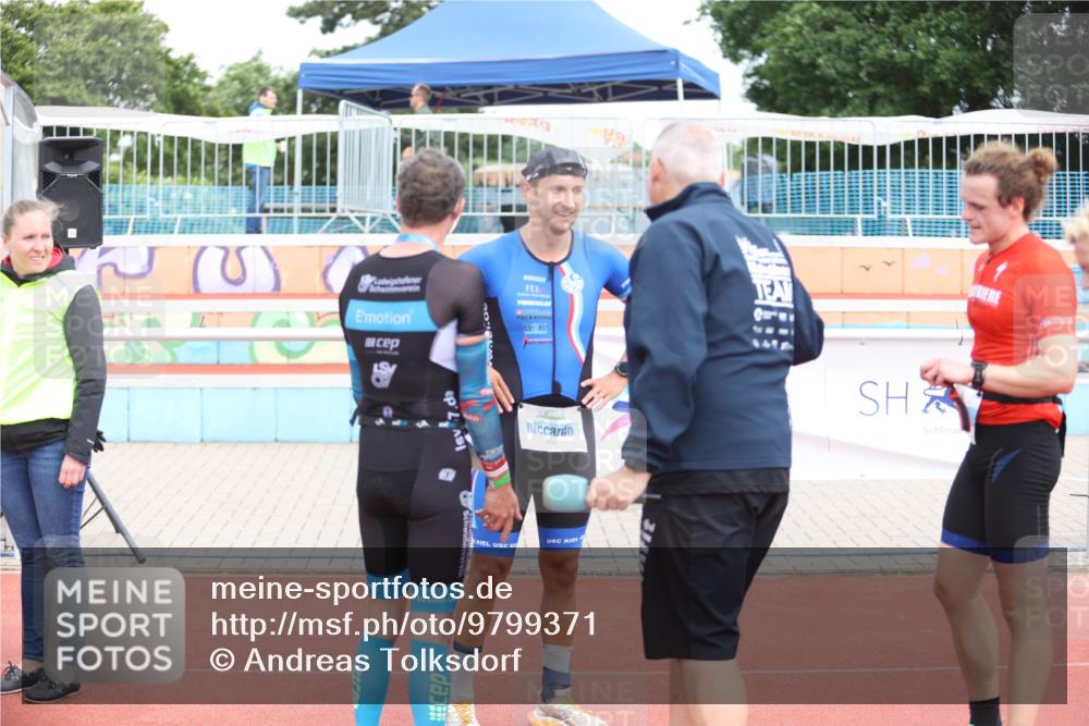 14.06.2026 - 7 Türme Triathlon Andreas Tolksdorf http://msf.ph/oto/9799371 14.06.2026 15:11:54 Ziel  meine-sportfotos.de