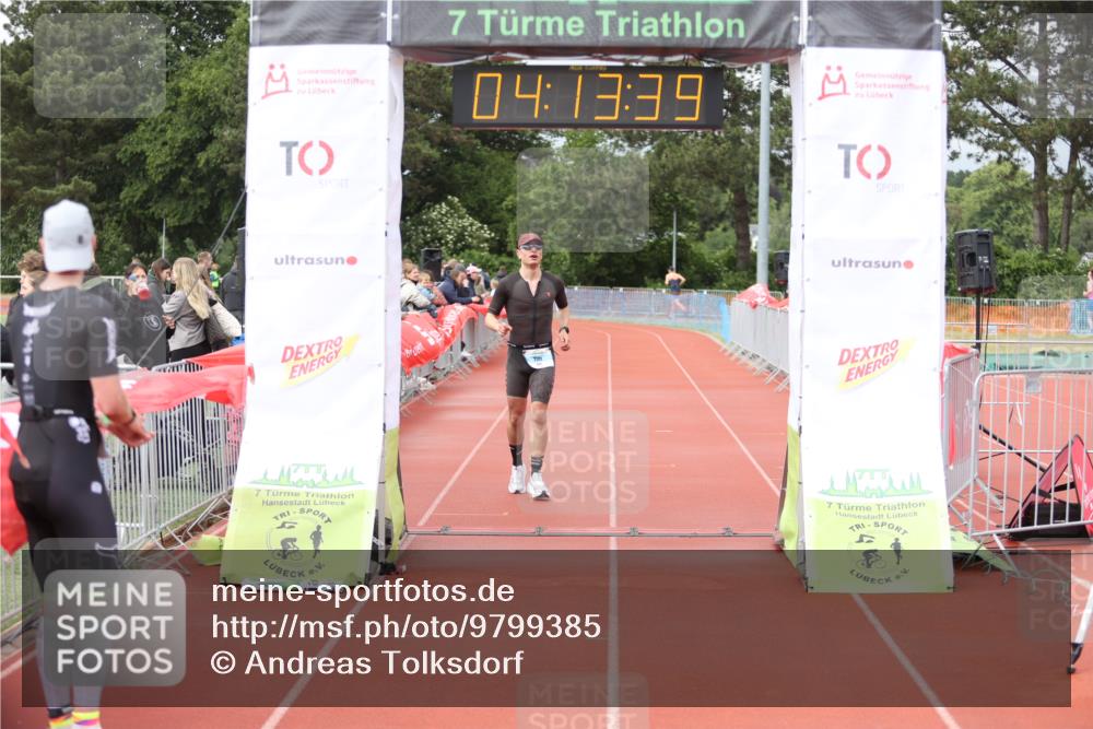 14.06.2026 - 7 Türme Triathlon Andreas Tolksdorf http://msf.ph/oto/9799385 14.06.2026 15:13:38 Ziel 924 meine-sportfotos.de