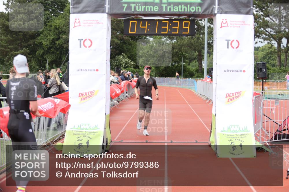 14.06.2026 - 7 Türme Triathlon Andreas Tolksdorf http://msf.ph/oto/9799386 14.06.2026 15:13:38 Ziel 924 meine-sportfotos.de