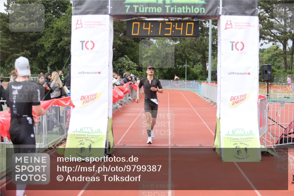 14.06.2026 - 7 Türme Triathlon Andreas Tolksdorf http://msf.ph/oto/9799387 14.06.2026 15:13:38 Ziel 924 meine-sportfotos.de