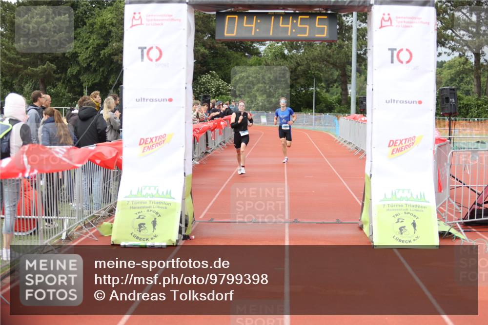 14.06.2026 - 7 Türme Triathlon Andreas Tolksdorf http://msf.ph/oto/9799398 14.06.2026 15:14:54 Ziel 957, 1103 meine-sportfotos.de