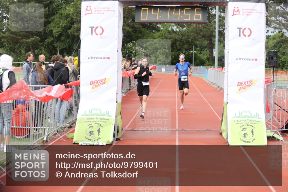 14.06.2026 - 7 Türme Triathlon Andreas Tolksdorf http://msf.ph/oto/9799401 14.06.2026 15:14:55 Ziel 957, 1103 meine-sportfotos.de