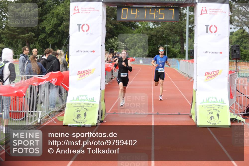 14.06.2026 - 7 Türme Triathlon Andreas Tolksdorf http://msf.ph/oto/9799402 14.06.2026 15:14:55 Ziel 957, 1103 meine-sportfotos.de
