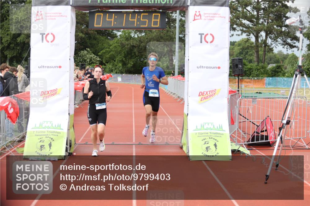 14.06.2026 - 7 Türme Triathlon Andreas Tolksdorf http://msf.ph/oto/9799403 14.06.2026 15:14:56 Ziel 957, 1103 meine-sportfotos.de