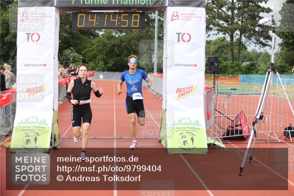14.06.2026 - 7 Türme Triathlon Andreas Tolksdorf http://msf.ph/oto/9799404 14.06.2026 15:14:56 Ziel 957, 1103 meine-sportfotos.de