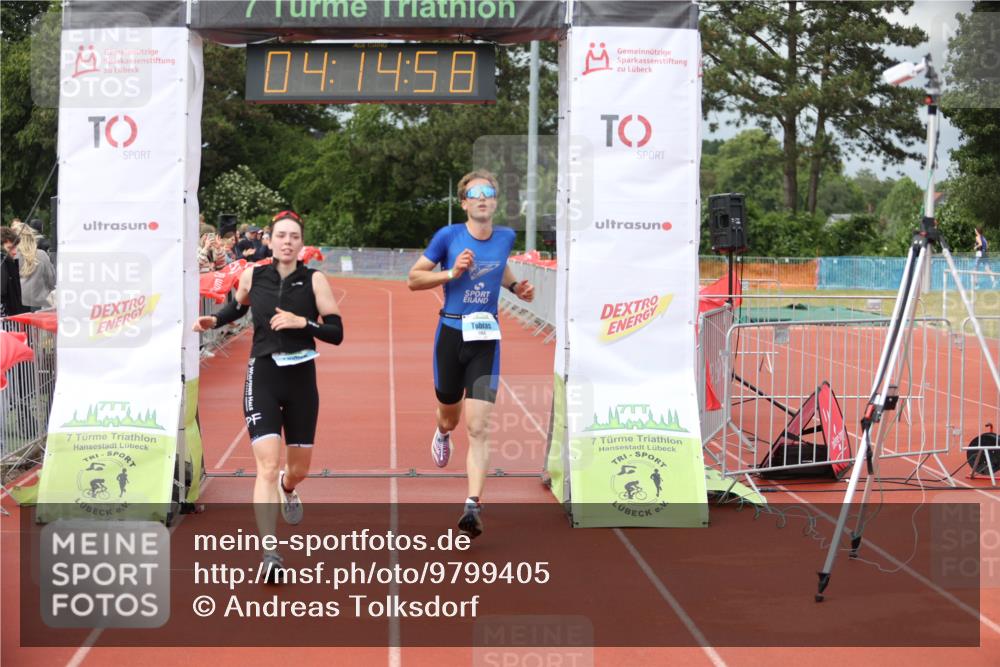 14.06.2026 - 7 Türme Triathlon Andreas Tolksdorf http://msf.ph/oto/9799405 14.06.2026 15:14:57 Ziel 957, 1103 meine-sportfotos.de