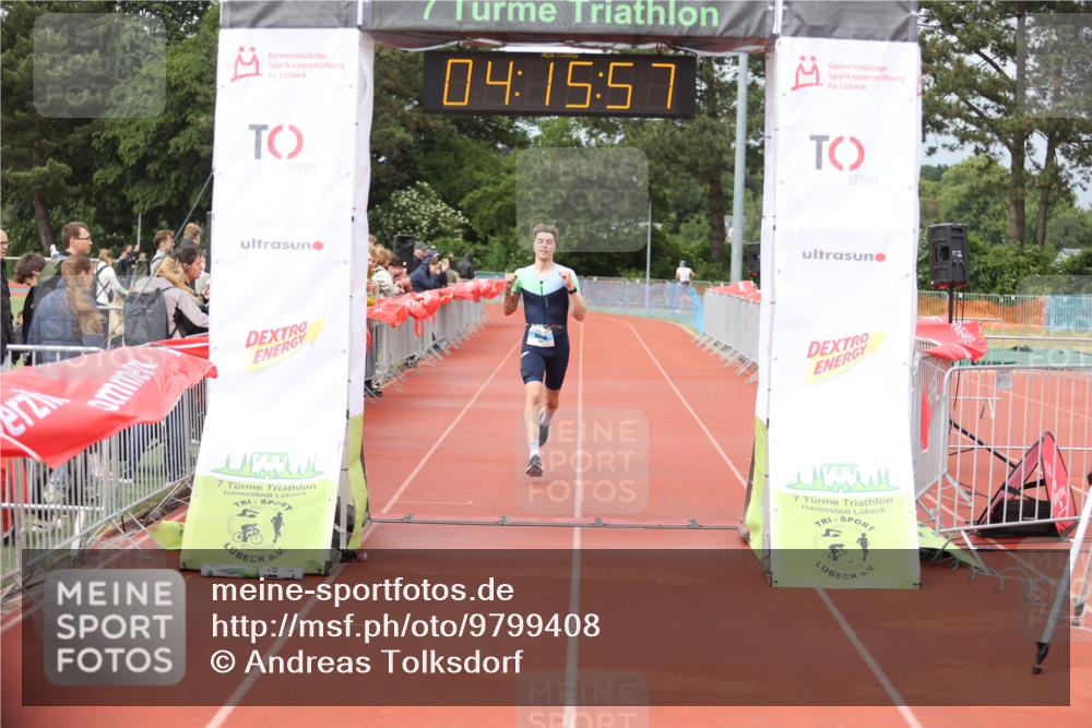 14.06.2026 - 7 Türme Triathlon Andreas Tolksdorf http://msf.ph/oto/9799408 14.06.2026 15:15:56 Ziel 1006 meine-sportfotos.de
