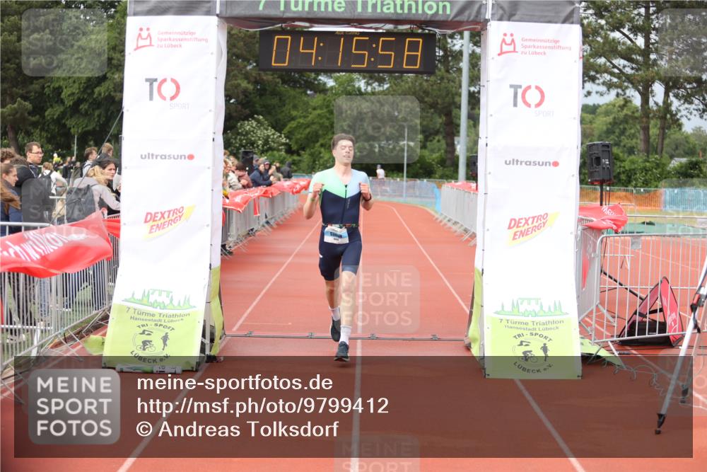 14.06.2026 - 7 Türme Triathlon Andreas Tolksdorf http://msf.ph/oto/9799412 14.06.2026 15:15:57 Ziel 1006 meine-sportfotos.de