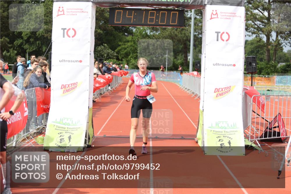 14.06.2026 - 7 Türme Triathlon Andreas Tolksdorf http://msf.ph/oto/9799452 14.06.2026 15:17:59 Ziel 976 meine-sportfotos.de
