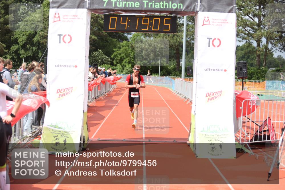14.06.2026 - 7 Türme Triathlon Andreas Tolksdorf http://msf.ph/oto/9799456 14.06.2026 15:19:04 Ziel 863 meine-sportfotos.de