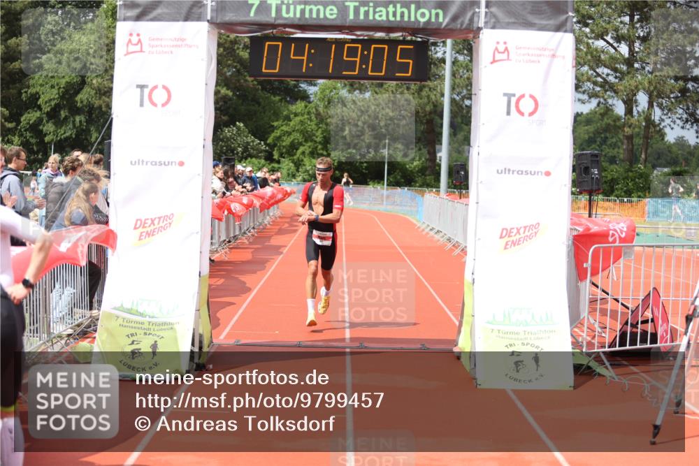 14.06.2026 - 7 Türme Triathlon Andreas Tolksdorf http://msf.ph/oto/9799457 14.06.2026 15:19:04 Ziel 863 meine-sportfotos.de