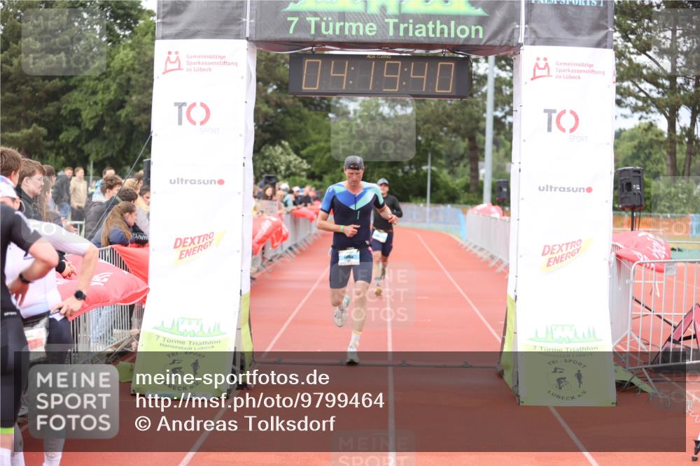 14.06.2026 - 7 Türme Triathlon Andreas Tolksdorf http://msf.ph/oto/9799464 14.06.2026 15:19:38 Ziel 977, 1113 meine-sportfotos.de