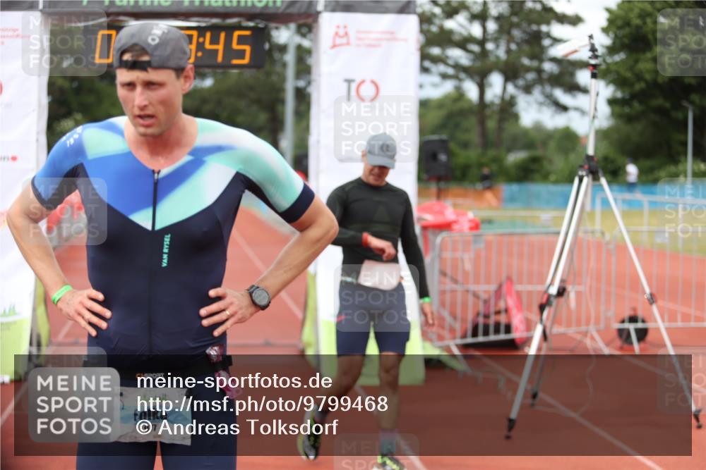 14.06.2026 - 7 Türme Triathlon Andreas Tolksdorf http://msf.ph/oto/9799468 14.06.2026 15:19:43 Ziel 977, 1113 meine-sportfotos.de