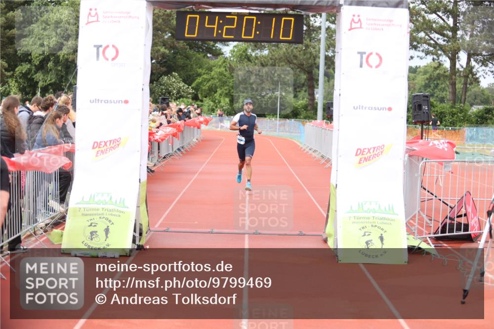 14.06.2026 - 7 Türme Triathlon Andreas Tolksdorf http://msf.ph/oto/9799469 14.06.2026 15:20:09 Ziel 942 meine-sportfotos.de