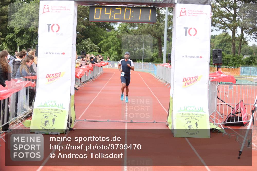 14.06.2026 - 7 Türme Triathlon Andreas Tolksdorf http://msf.ph/oto/9799470 14.06.2026 15:20:09 Ziel 942 meine-sportfotos.de