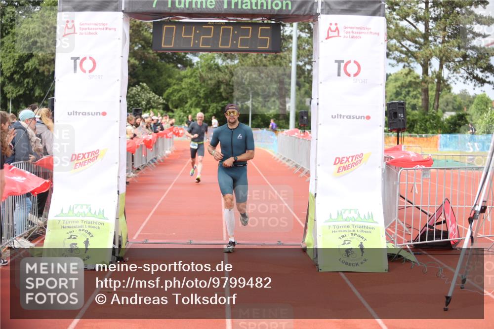 14.06.2026 - 7 Türme Triathlon Andreas Tolksdorf http://msf.ph/oto/9799482 14.06.2026 15:20:23 Ziel 838, 947 meine-sportfotos.de