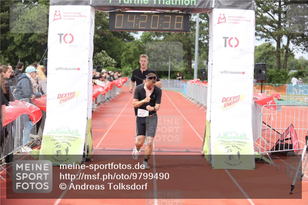 14.06.2026 - 7 Türme Triathlon Andreas Tolksdorf http://msf.ph/oto/9799490 14.06.2026 15:20:36 Ziel 947, 1014, 1157 meine-sportfotos.de