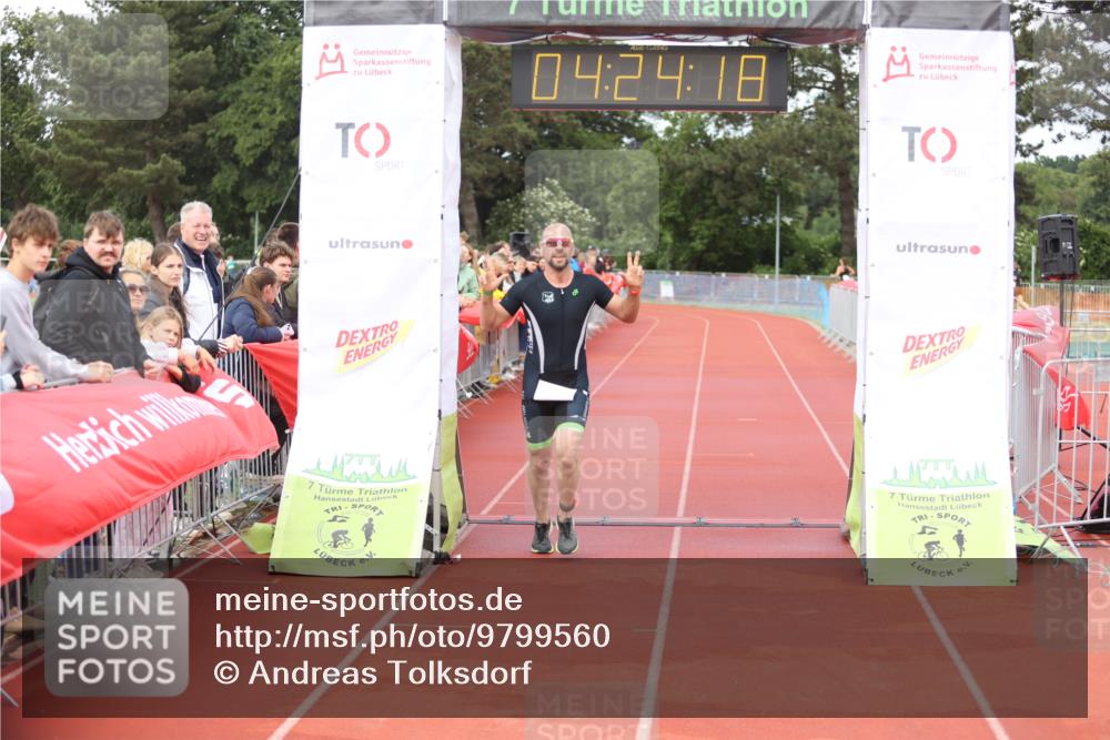 14.06.2026 - 7 Türme Triathlon Andreas Tolksdorf http://msf.ph/oto/9799560 14.06.2026 15:24:17 Ziel 1073 meine-sportfotos.de