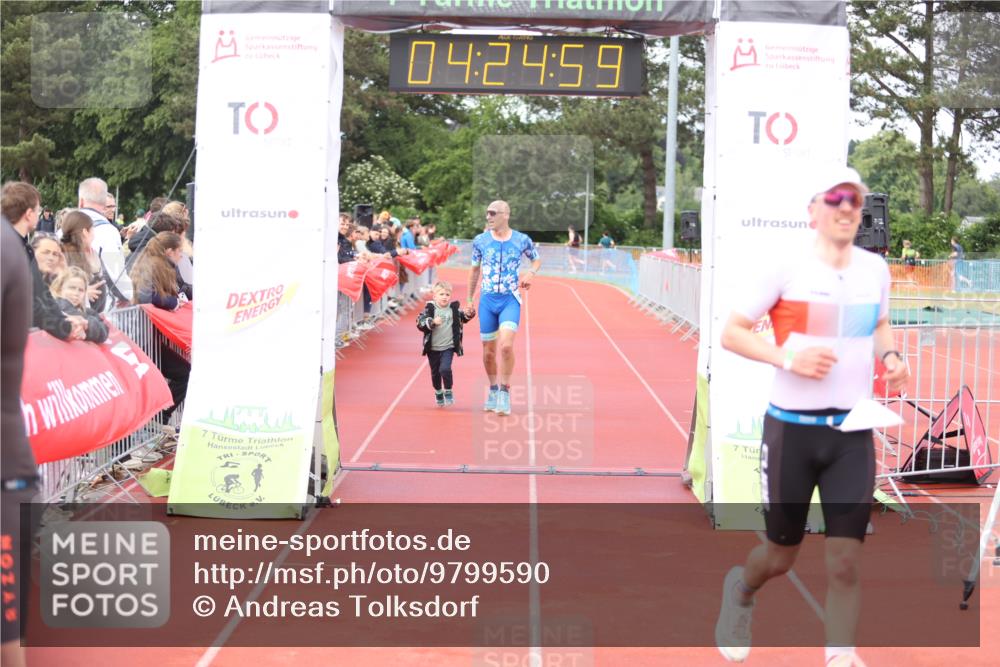14.06.2026 - 7 Türme Triathlon Andreas Tolksdorf http://msf.ph/oto/9799590 14.06.2026 15:24:57 Ziel 950, 981, 1026 meine-sportfotos.de