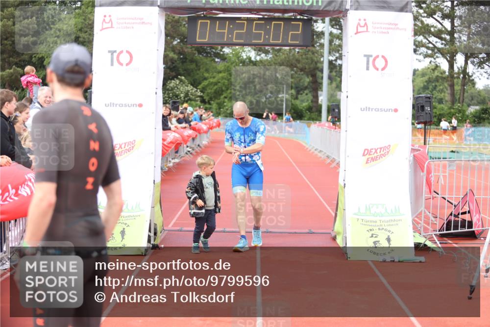 14.06.2026 - 7 Türme Triathlon Andreas Tolksdorf http://msf.ph/oto/9799596 14.06.2026 15:25:00 Ziel 981, 1026 meine-sportfotos.de