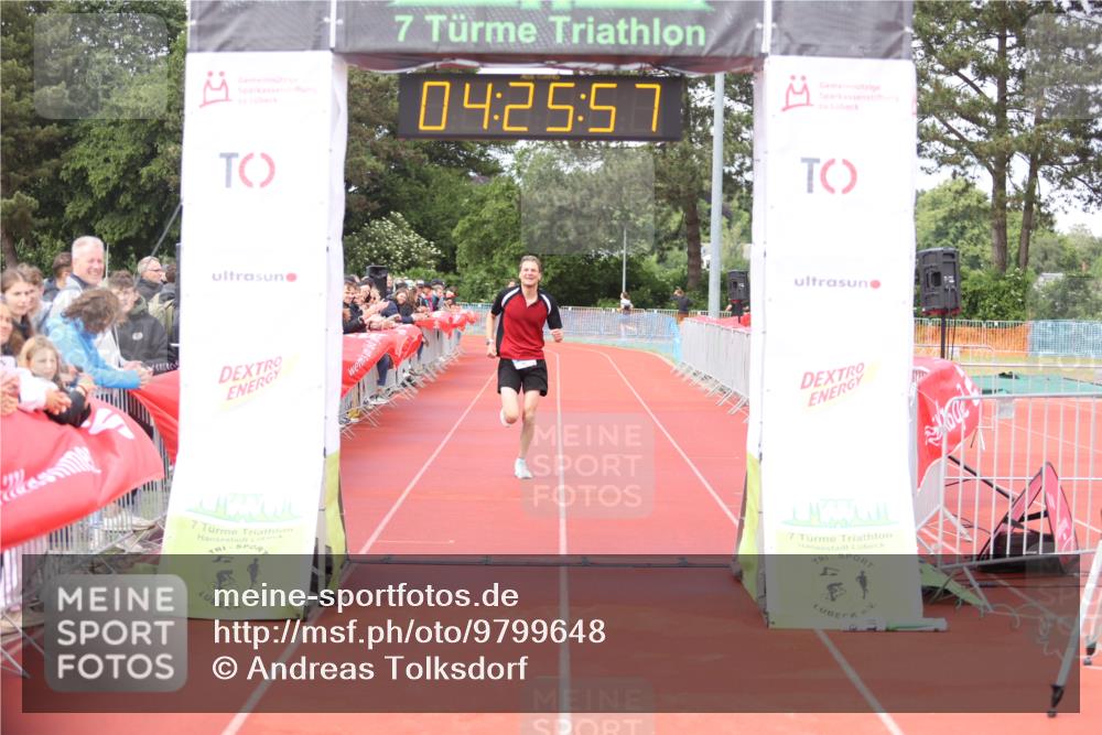 14.06.2026 - 7 Türme Triathlon Andreas Tolksdorf http://msf.ph/oto/9799648 14.06.2026 15:25:56 Ziel 964, 1192 meine-sportfotos.de
