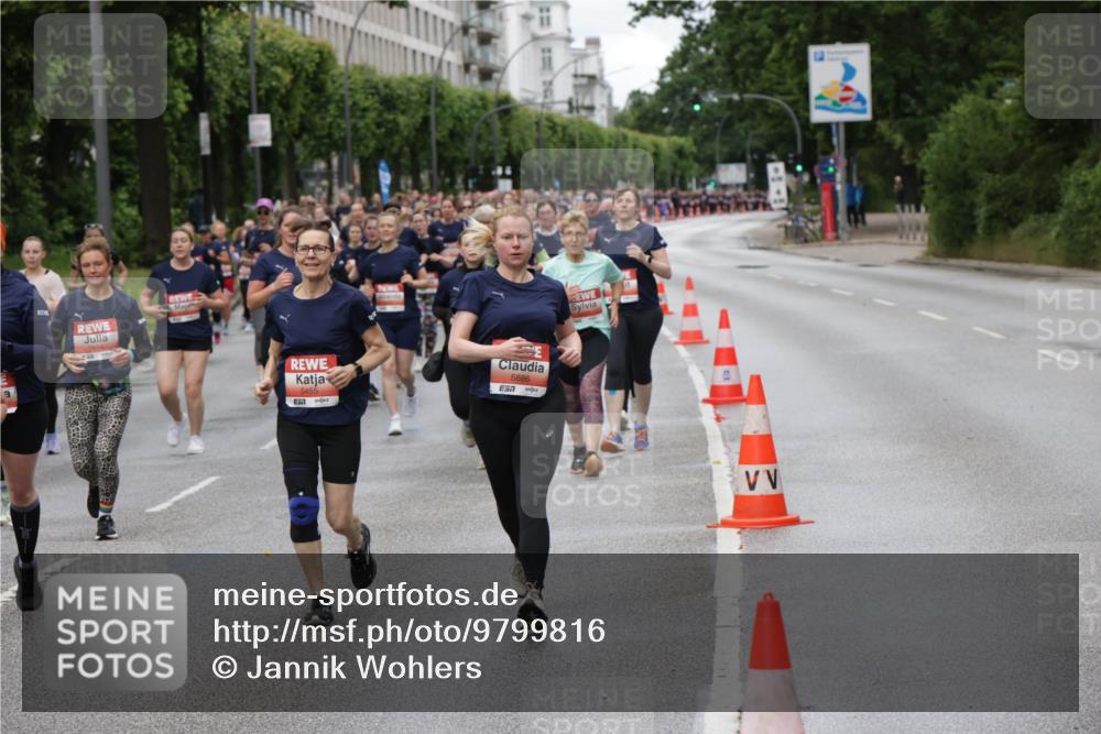 14.06.2026 - REWE Women's Run Jannik Wohlers http://msf.ph/oto/9799816 14.06.2026 10:39:42 Laufen 5455, 5886, 7, 8, 9 meine-sportfotos.de