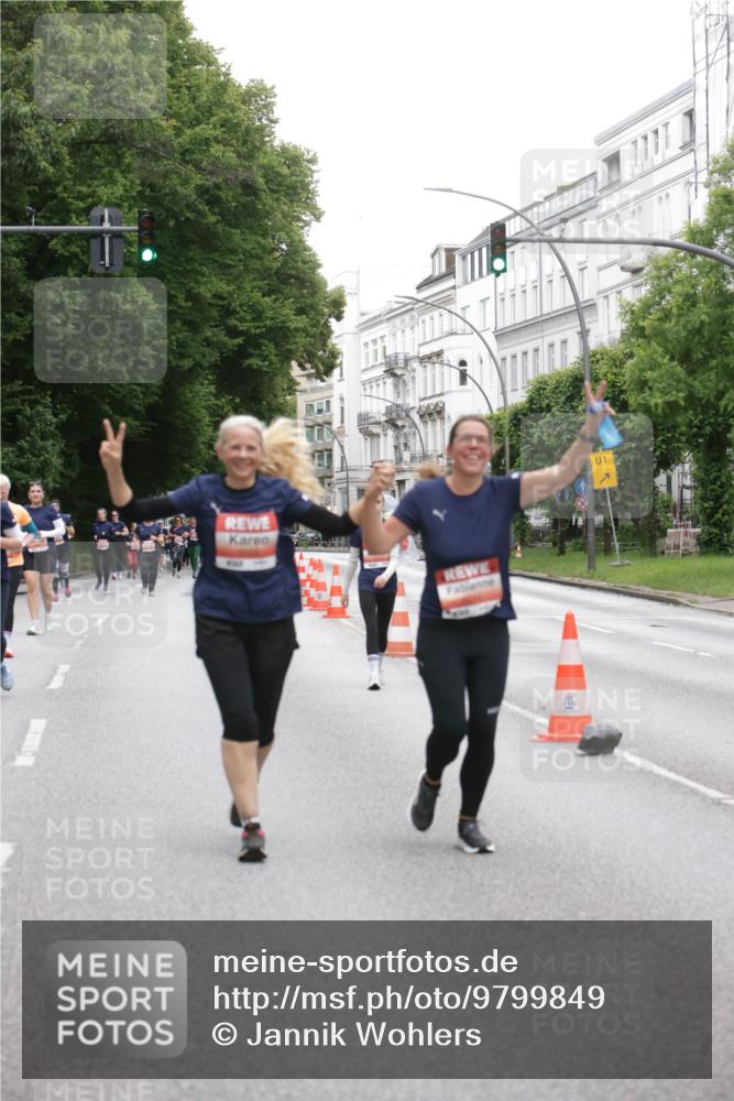 14.06.2026 - REWE Women's Run Jannik Wohlers http://msf.ph/oto/9799849 14.06.2026 11:02:23 Laufen 1, 7 meine-sportfotos.de