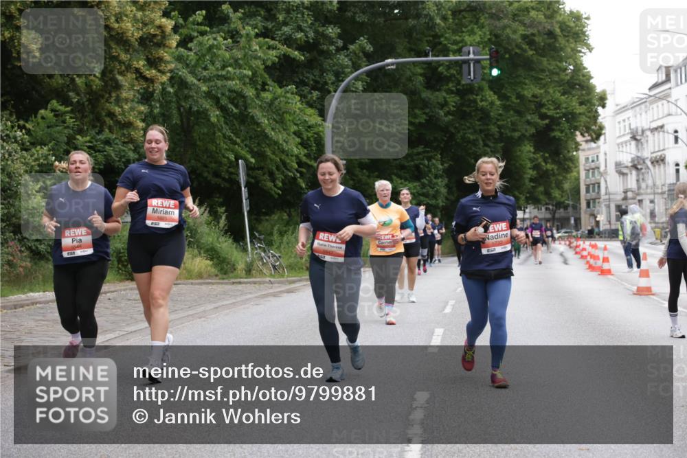 14.06.2026 - REWE Women's Run Jannik Wohlers http://msf.ph/oto/9799881 14.06.2026 11:02:26 Laufen 5544, 57, 5947, 5732, 57 meine-sportfotos.de