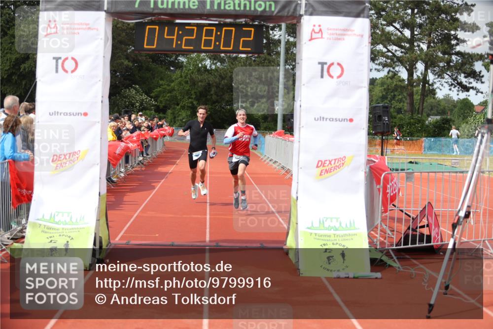 14.06.2026 - 7 Türme Triathlon Andreas Tolksdorf http://msf.ph/oto/9799916 14.06.2026 15:28:01 Ziel 906, 1171 meine-sportfotos.de
