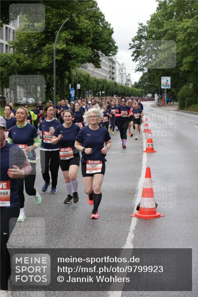14.06.2026 - REWE Women's Run Jannik Wohlers http://msf.ph/oto/9799923 14.06.2026 10:39:50 Laufen 5672, 6056, 1 meine-sportfotos.de