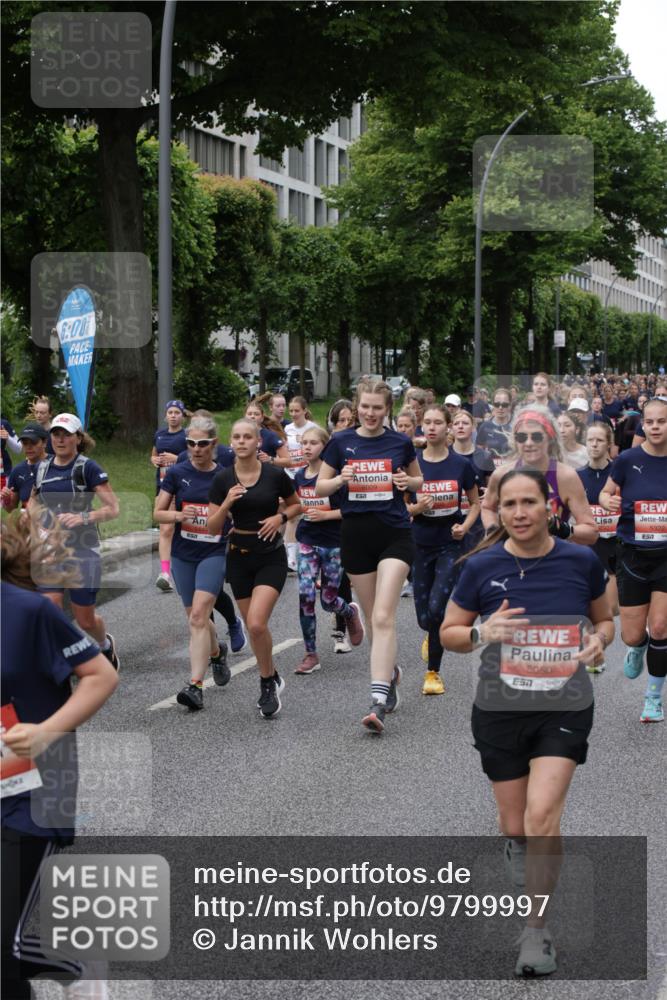 14.06.2026 - REWE Women's Run Jannik Wohlers http://msf.ph/oto/9799997 14.06.2026 10:39:57 Laufen 6, 00, 6009, 5050, 5322, 57 meine-sportfotos.de