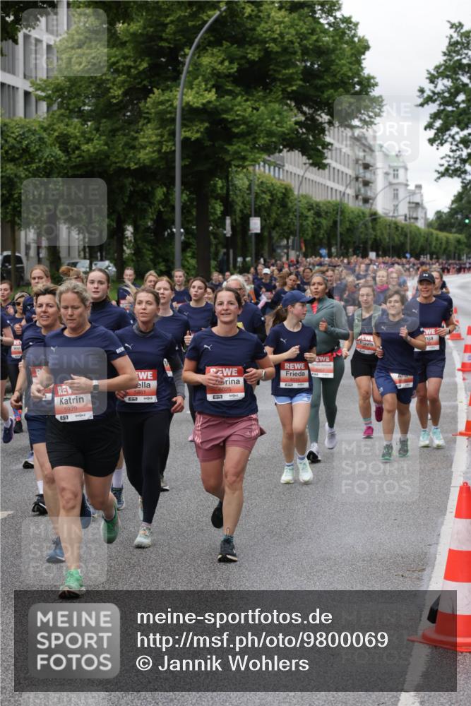 14.06.2026 - REWE Women's Run Jannik Wohlers http://msf.ph/oto/9800069 14.06.2026 10:40:06 Laufen 5929, 57, 6025, 5861, 7, 57 meine-sportfotos.de