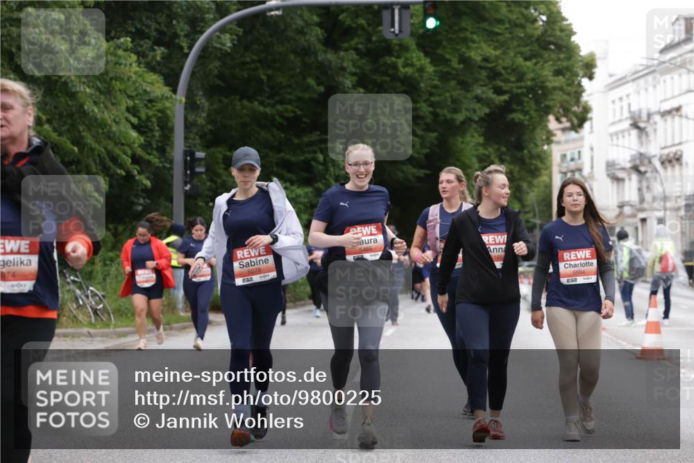 14.06.2026 - REWE Women's Run Jannik Wohlers http://msf.ph/oto/9800225 14.06.2026 11:03:04 Laufen 5278, 51, 5465, 165, 5554, 57 meine-sportfotos.de