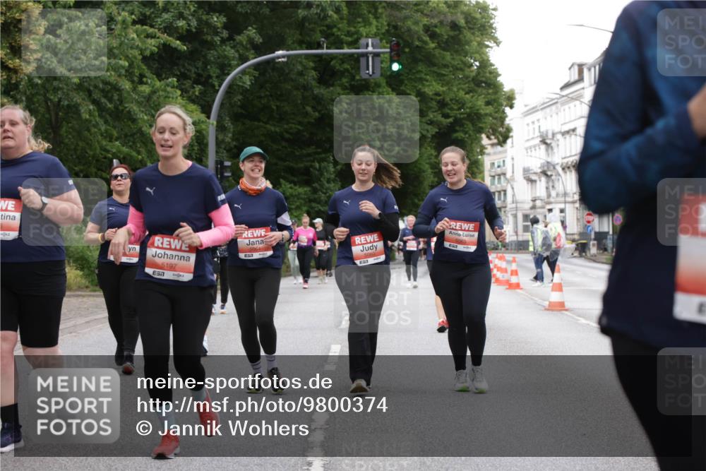 14.06.2026 - REWE Women's Run Jannik Wohlers http://msf.ph/oto/9800374 14.06.2026 11:03:27 Laufen 5197, 5061, 5063 meine-sportfotos.de