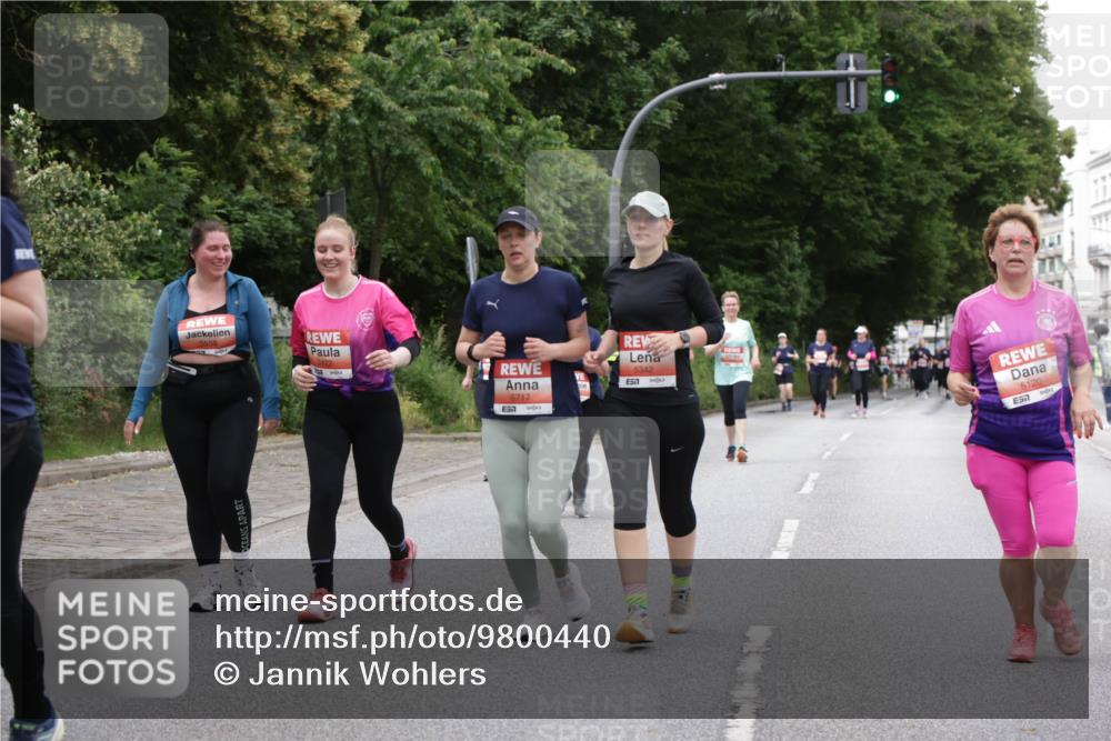 14.06.2026 - REWE Women's Run Jannik Wohlers http://msf.ph/oto/9800440 14.06.2026 11:03:41 Laufen 5472, 5717, 7, 5342, 57, 5120, 7 meine-sportfotos.de
