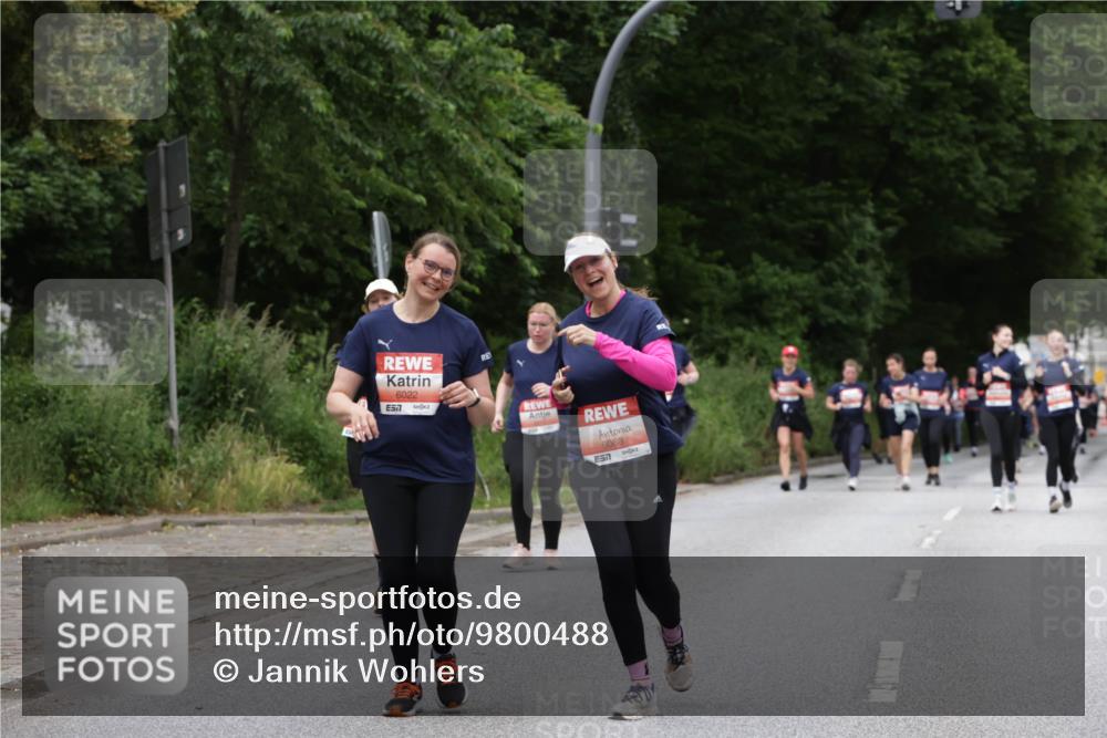 14.06.2026 - REWE Women's Run Jannik Wohlers http://msf.ph/oto/9800488 14.06.2026 11:03:54 Laufen 6022, 657, 6068, 57 meine-sportfotos.de
