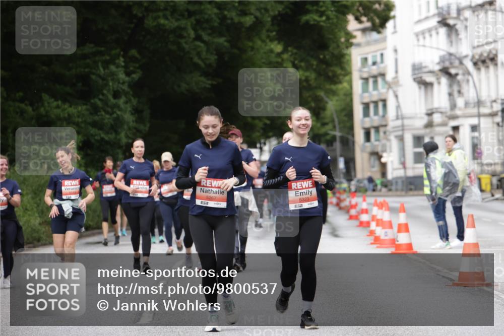 14.06.2026 - REWE Women's Run Jannik Wohlers http://msf.ph/oto/9800537 14.06.2026 11:04:00 Laufen 5267, 57, 5323, 7 meine-sportfotos.de