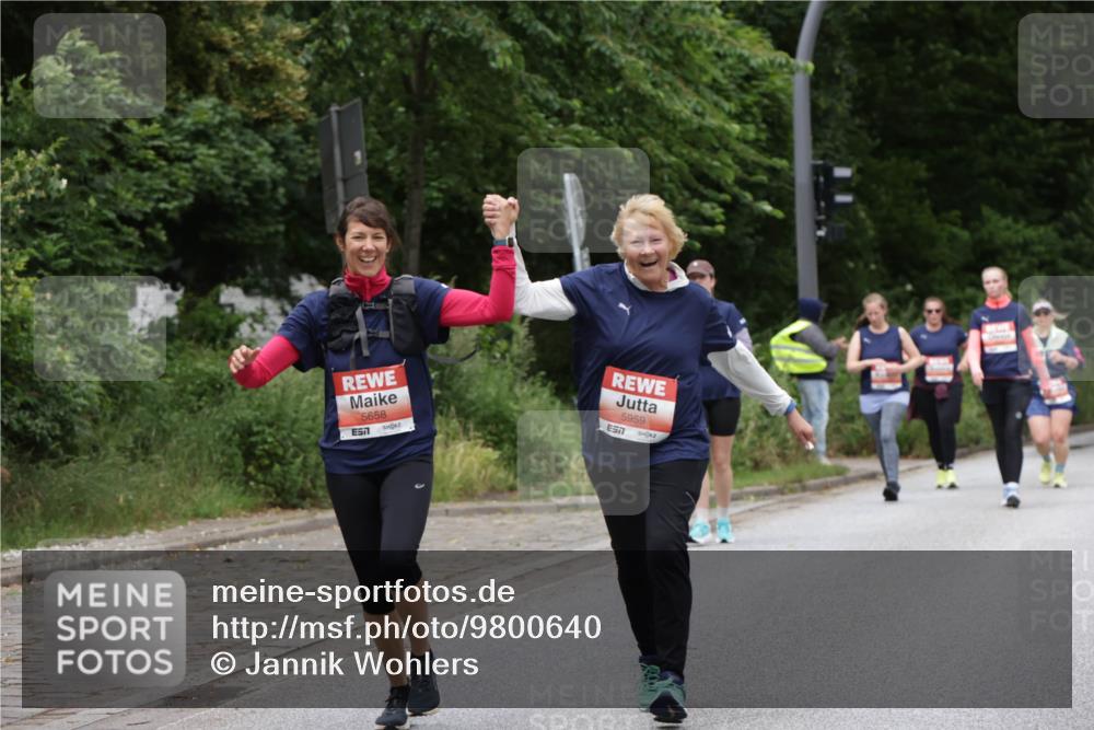 14.06.2026 - REWE Women's Run Jannik Wohlers http://msf.ph/oto/9800640 14.06.2026 11:04:16 Laufen 5658, 57, 5959, 657 meine-sportfotos.de
