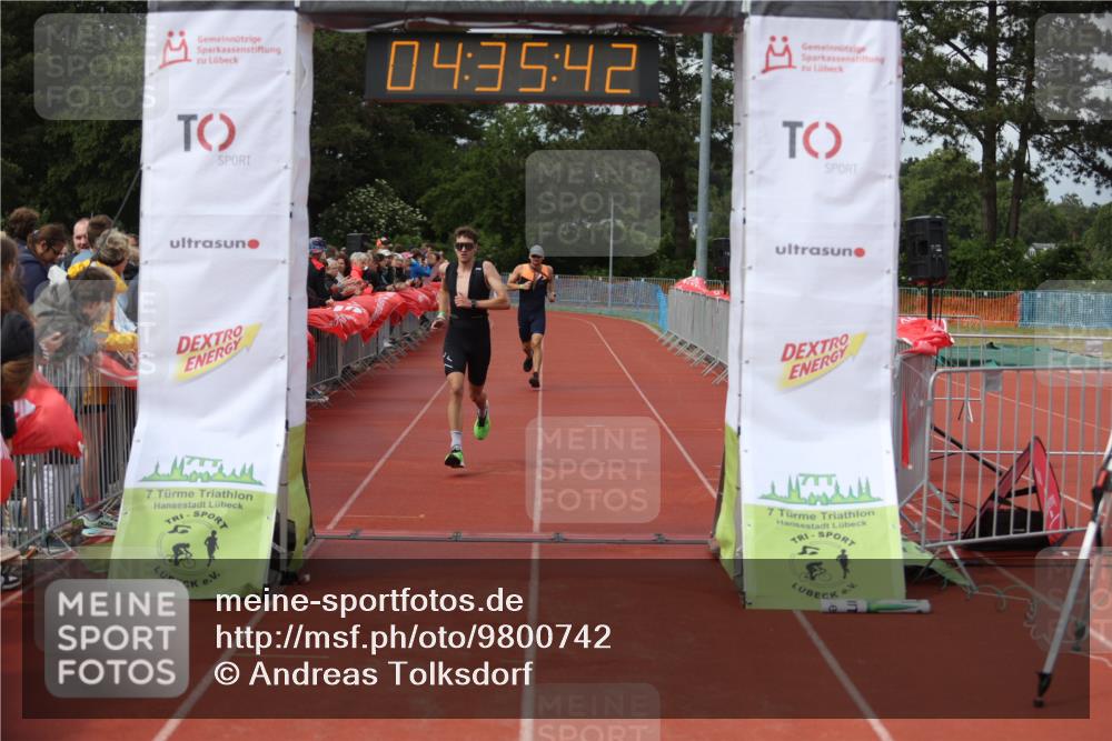 14.06.2026 - 7 Türme Triathlon Andreas Tolksdorf http://msf.ph/oto/9800742 14.06.2026 15:35:41 Ziel 963, 987 meine-sportfotos.de