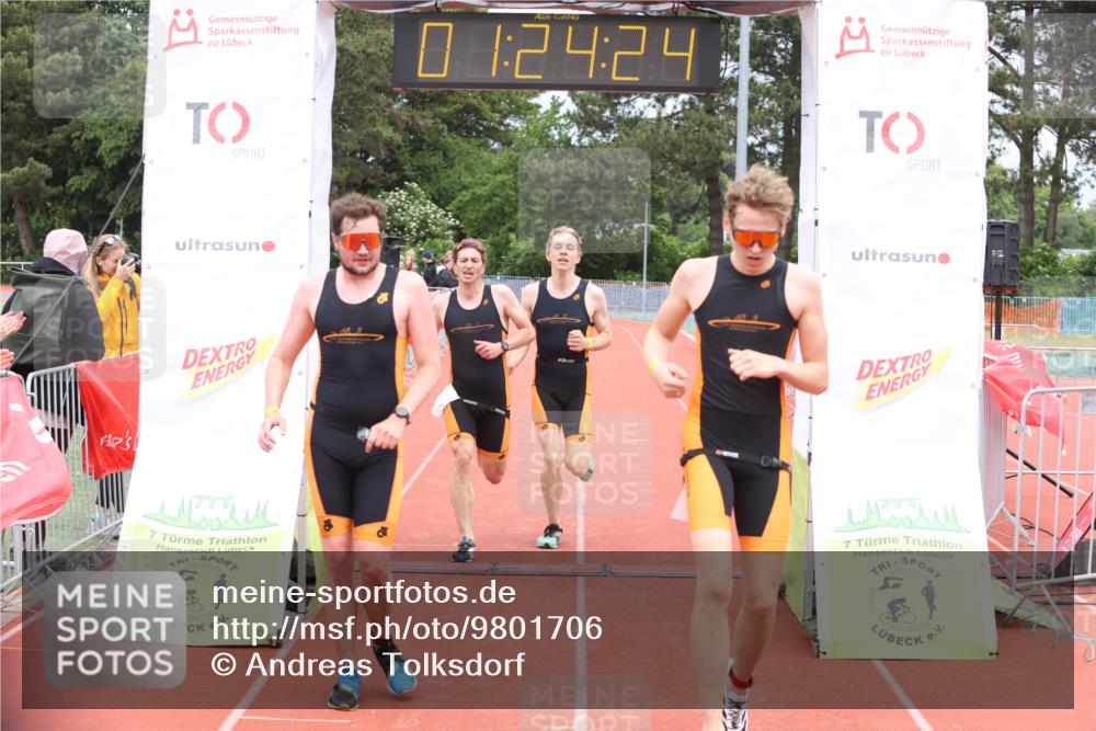 14.06.2026 - 7 Türme Triathlon Andreas Tolksdorf http://msf.ph/oto/9801706 14.06.2026 11:54:23 Ziel 424, 436, 437, 438, 439 meine-sportfotos.de