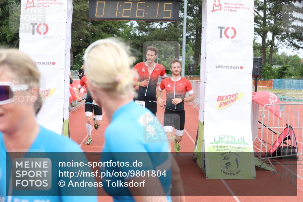 14.06.2026 - 7 Türme Triathlon Andreas Tolksdorf http://msf.ph/oto/9801804 14.06.2026 11:56:14 Ziel 416, 417, 418, 419, 479, 480, 482 meine-sportfotos.de