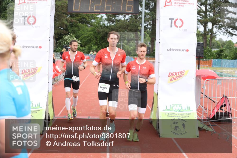 14.06.2026 - 7 Türme Triathlon Andreas Tolksdorf http://msf.ph/oto/9801807 14.06.2026 11:56:14 Ziel 416, 417, 418, 419, 479, 480, 482 meine-sportfotos.de