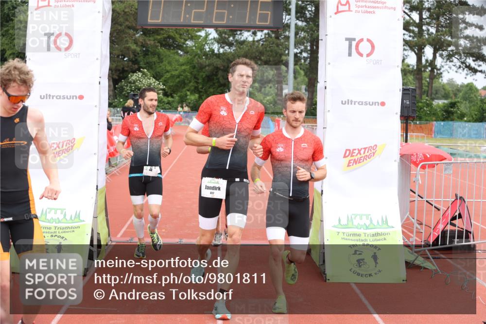 14.06.2026 - 7 Türme Triathlon Andreas Tolksdorf http://msf.ph/oto/9801811 14.06.2026 11:56:15 Ziel 416, 417, 418, 419, 479, 480, 482 meine-sportfotos.de