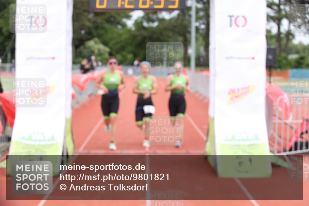 14.06.2026 - 7 Türme Triathlon Andreas Tolksdorf http://msf.ph/oto/9801821 14.06.2026 11:56:32 Ziel 504, 505, 506 meine-sportfotos.de