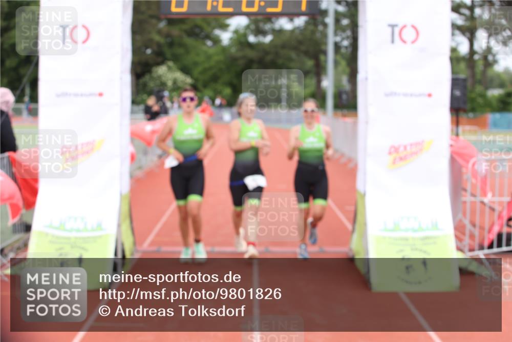 14.06.2026 - 7 Türme Triathlon Andreas Tolksdorf http://msf.ph/oto/9801826 14.06.2026 11:56:33 Ziel 504, 505, 506 meine-sportfotos.de